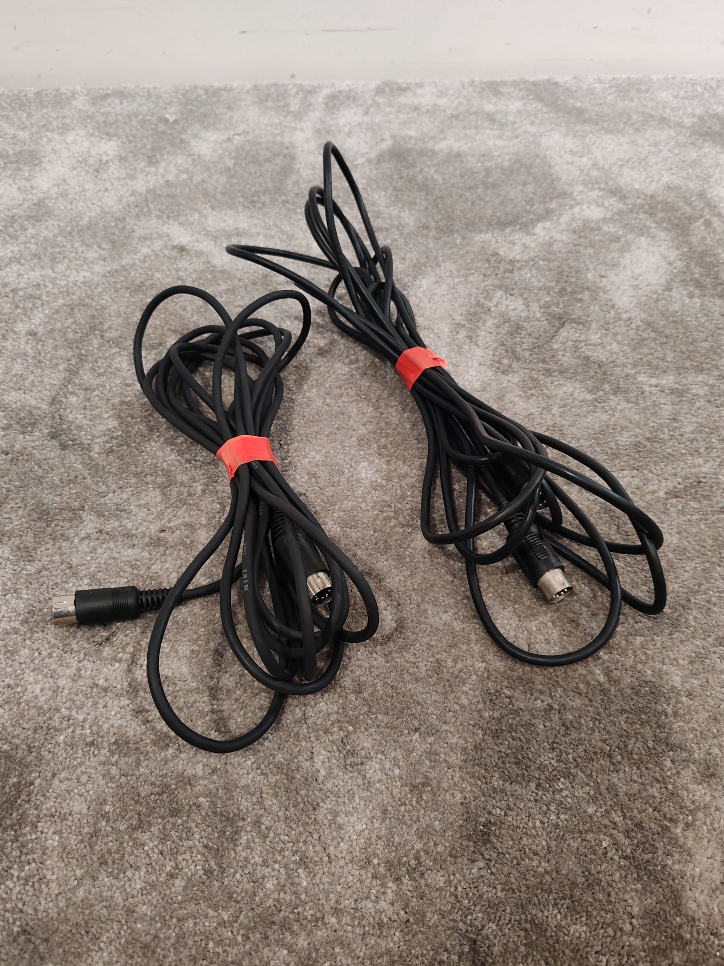 5X MIDI Cables, Various Lengths 2 Long, 3 Short - Professional Connectivity - Very Good