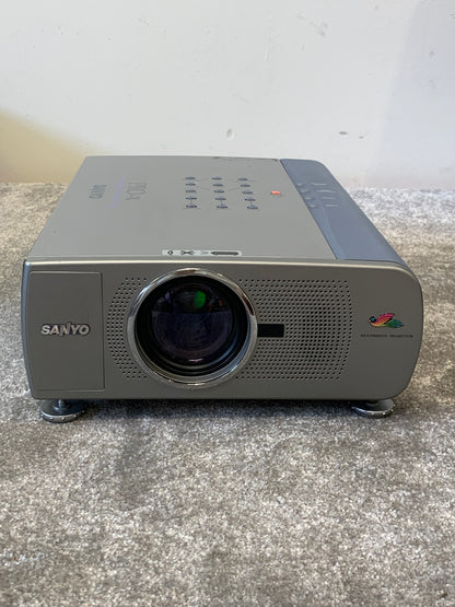 Sanyo Pro-X PLC-SU20E Multimedia Projector – w/ Power Lead, VGA Cable, Carry Case – Very Good