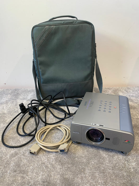 Sanyo Pro-X PLC-SU20E Multimedia Projector – w/ Power Lead, VGA Cable, Carry Case – Very Good