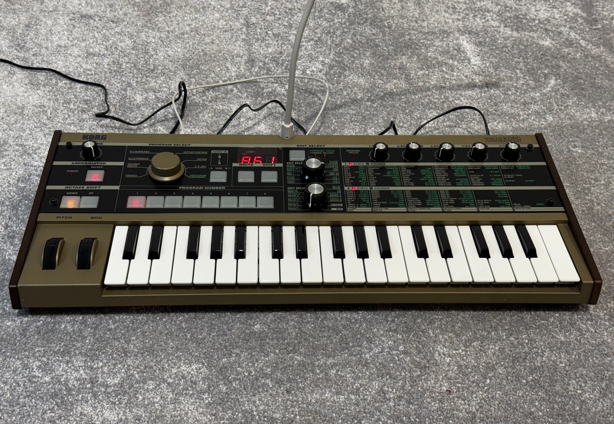 Korg Microkorg Synthesizer / Vocoder With Carry Case