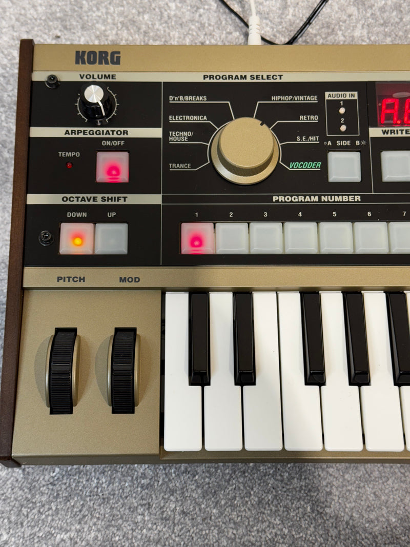Korg Microkorg Synthesizer / Vocoder With Carry Case - Image 3