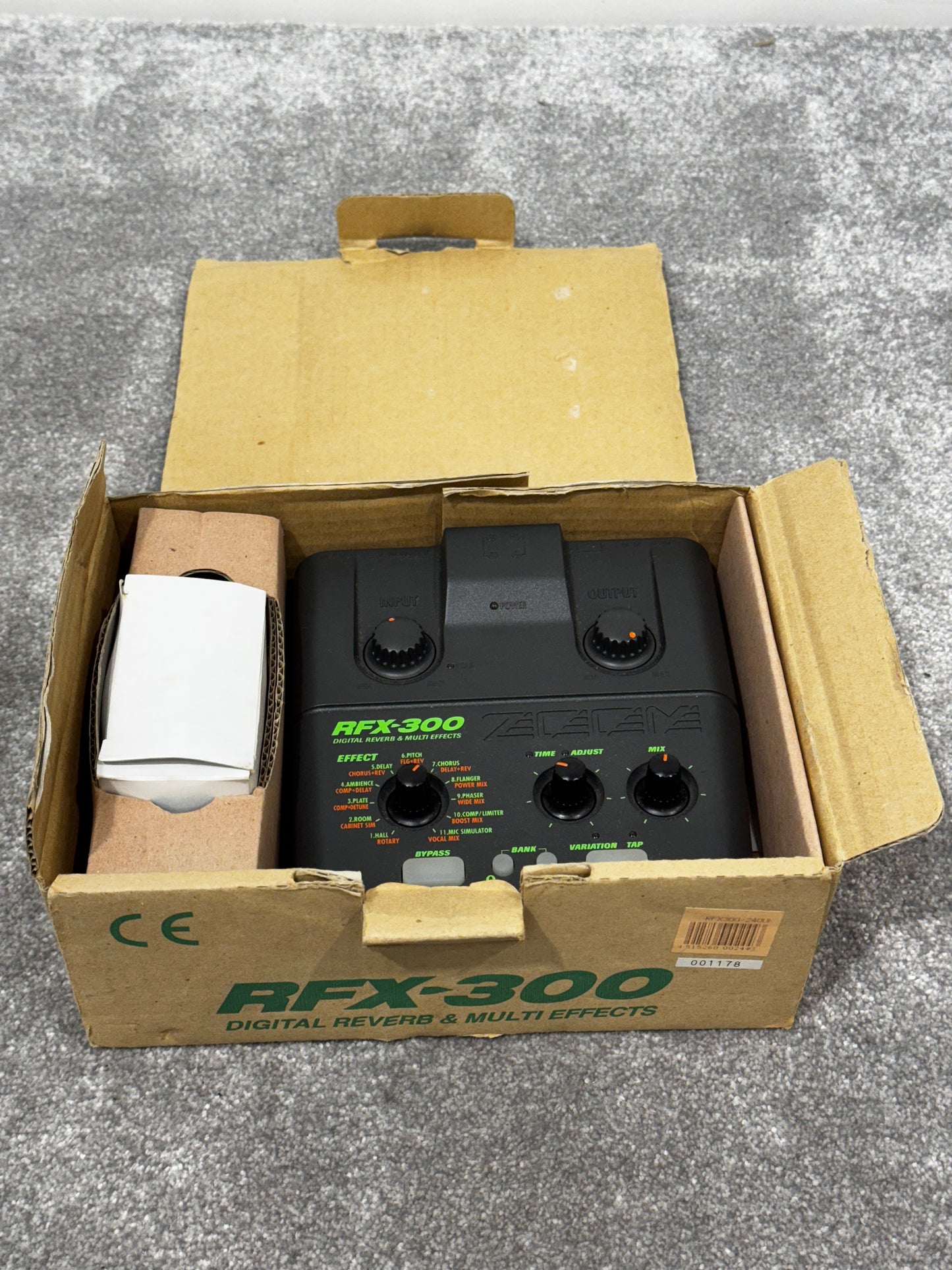 Zoom RFX-300 Digital Reverb & Multi Effects