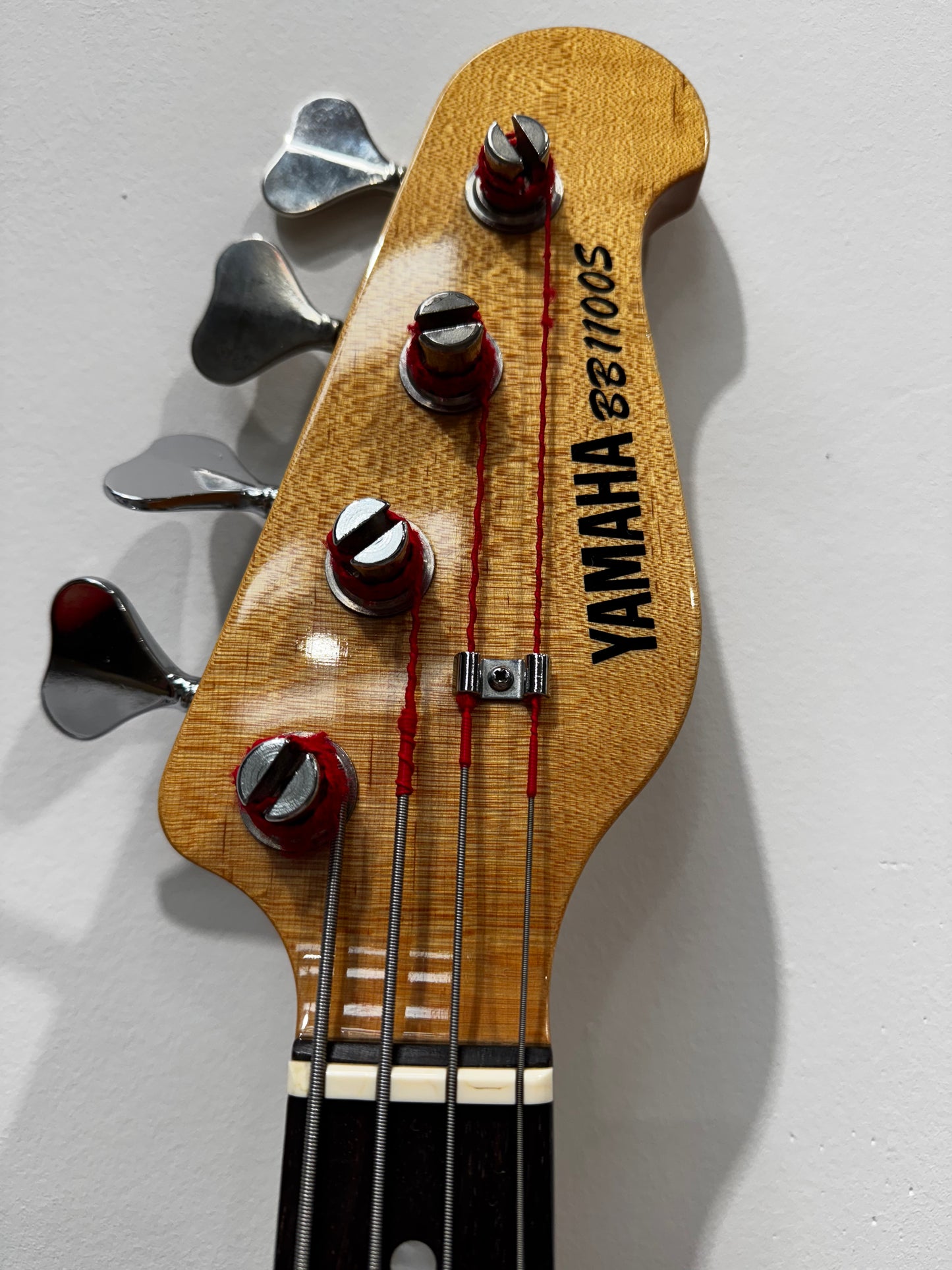 Yamaha BB1100S 4-string bass guitar with Yamaha Hard Case
