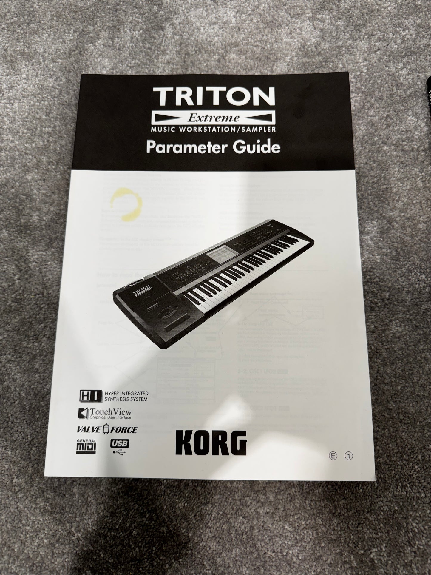 KORG TRITON Extreme 61 Key Synthesizer with Gator soft case