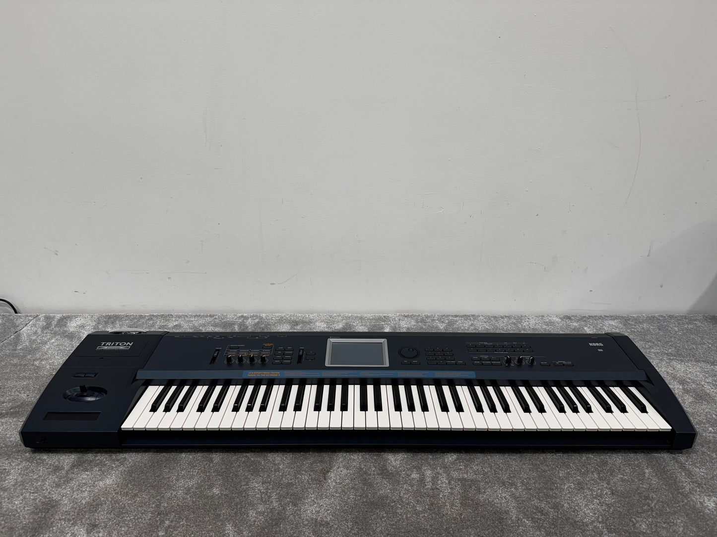 KORG TRITON Extreme 61 Key Synthesizer with Gator soft case