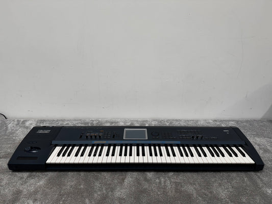 KORG TRITON Extreme 61 Key Synthesizer with Gator soft case