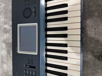 KORG TRITON Extreme 61 Key Synthesizer with Gator soft case