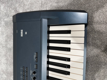 KORG TRITON Extreme 61 Key Synthesizer with Gator soft case