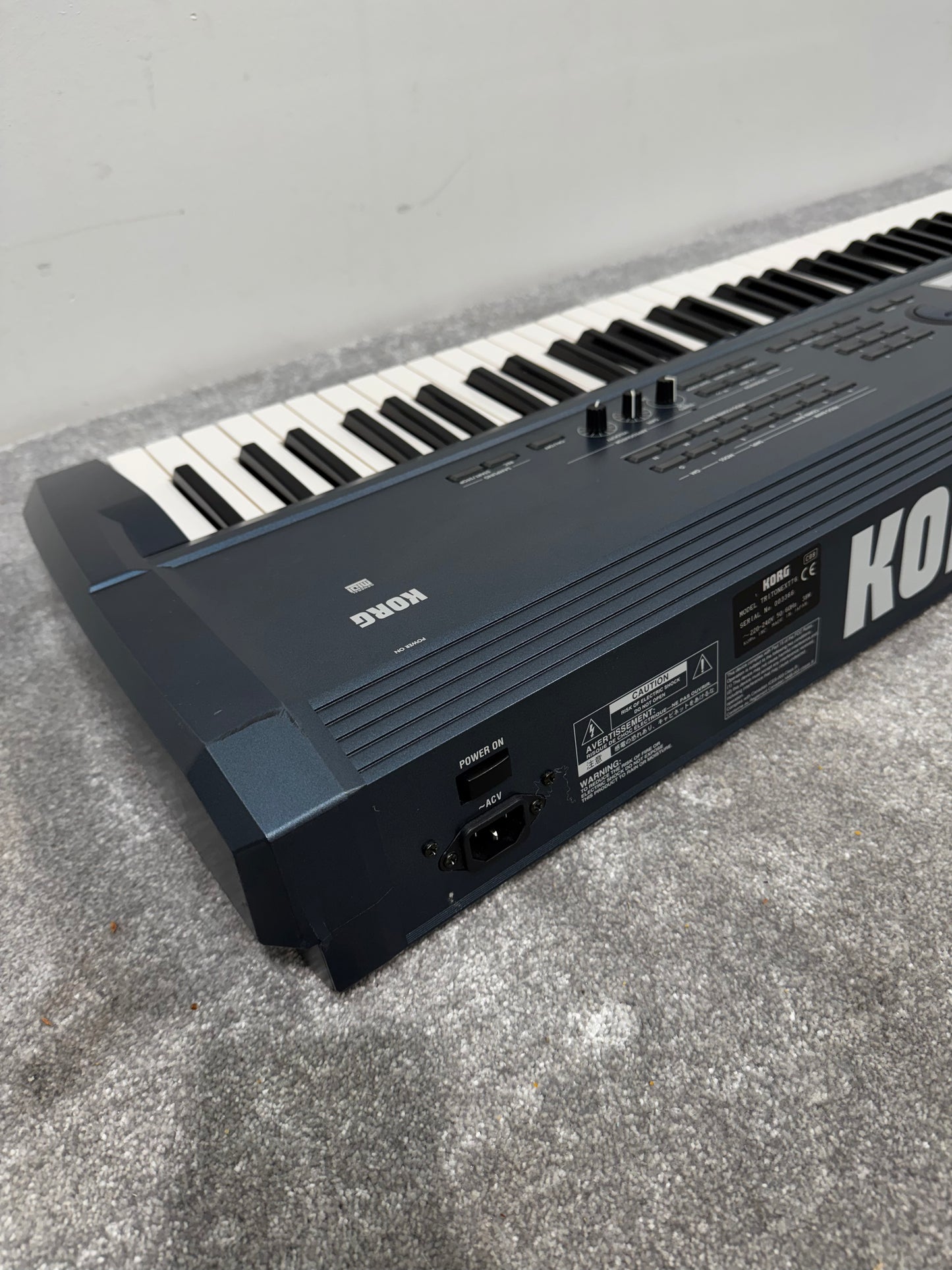 KORG TRITON Extreme 61 Key Synthesizer with Gator soft case