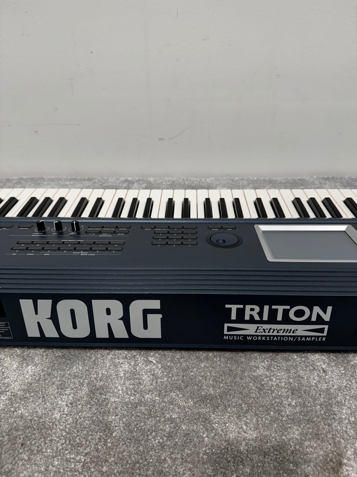 KORG TRITON Extreme 61 Key Synthesizer with Gator soft case