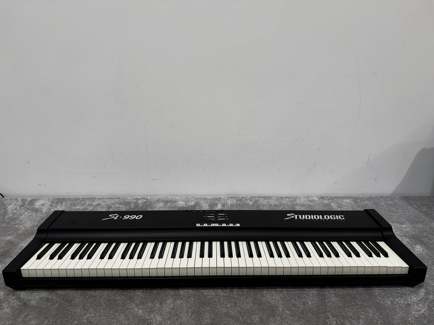 Studiologic SL-990 Controller Keyboard - 88 Weighted Keys w/ Flight Case