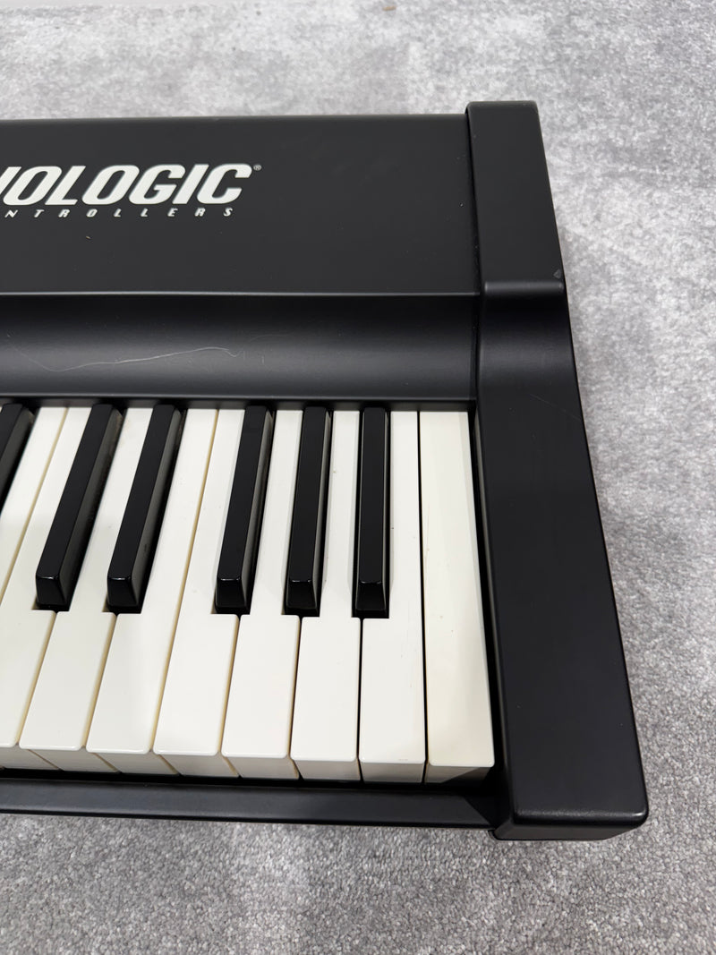 Studiologic SL-990 Controller Keyboard - 88 Weighted Keys w/ Flight Case - Image 17