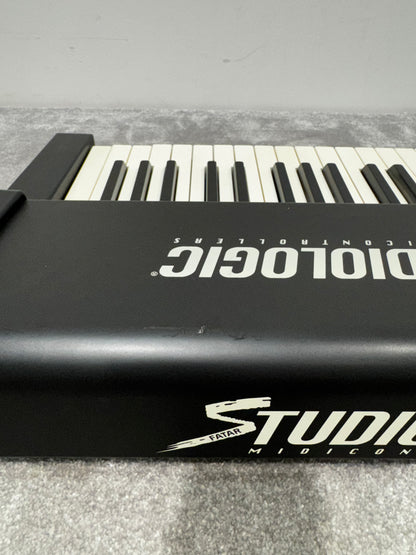 Studiologic SL-990 Controller Keyboard - 88 Weighted Keys w/ Flight Case