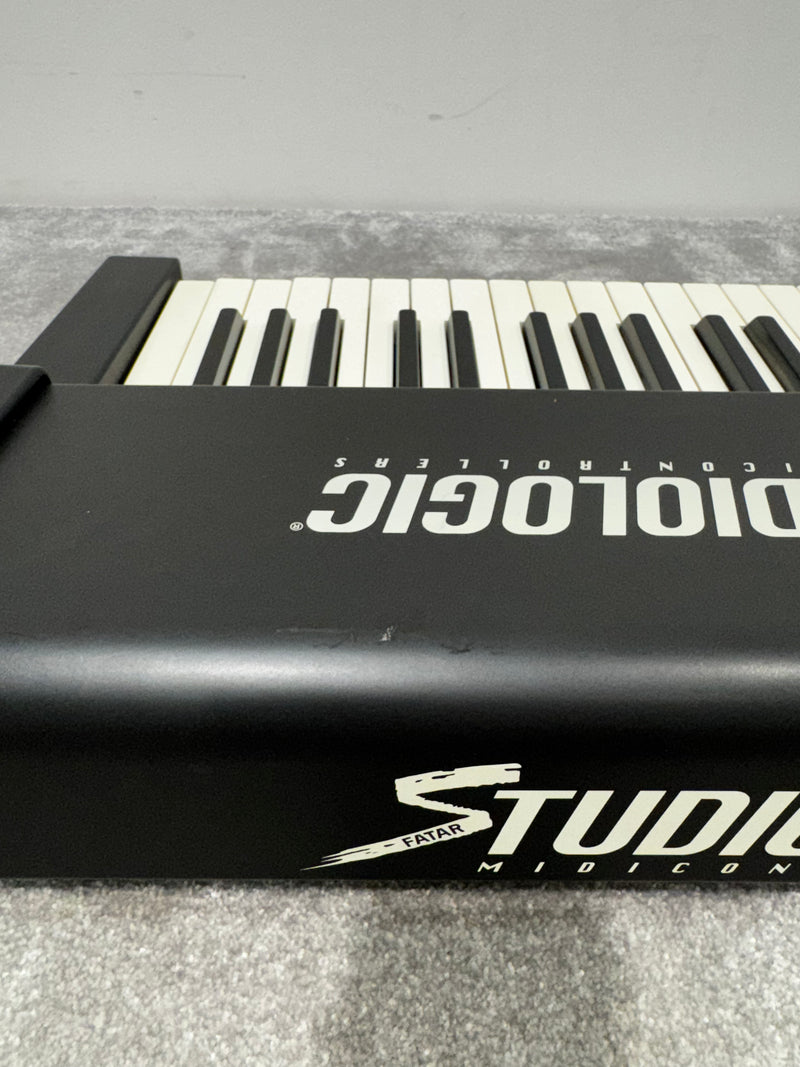 Studiologic SL-990 Controller Keyboard - 88 Weighted Keys w/ Flight Case - Image 28