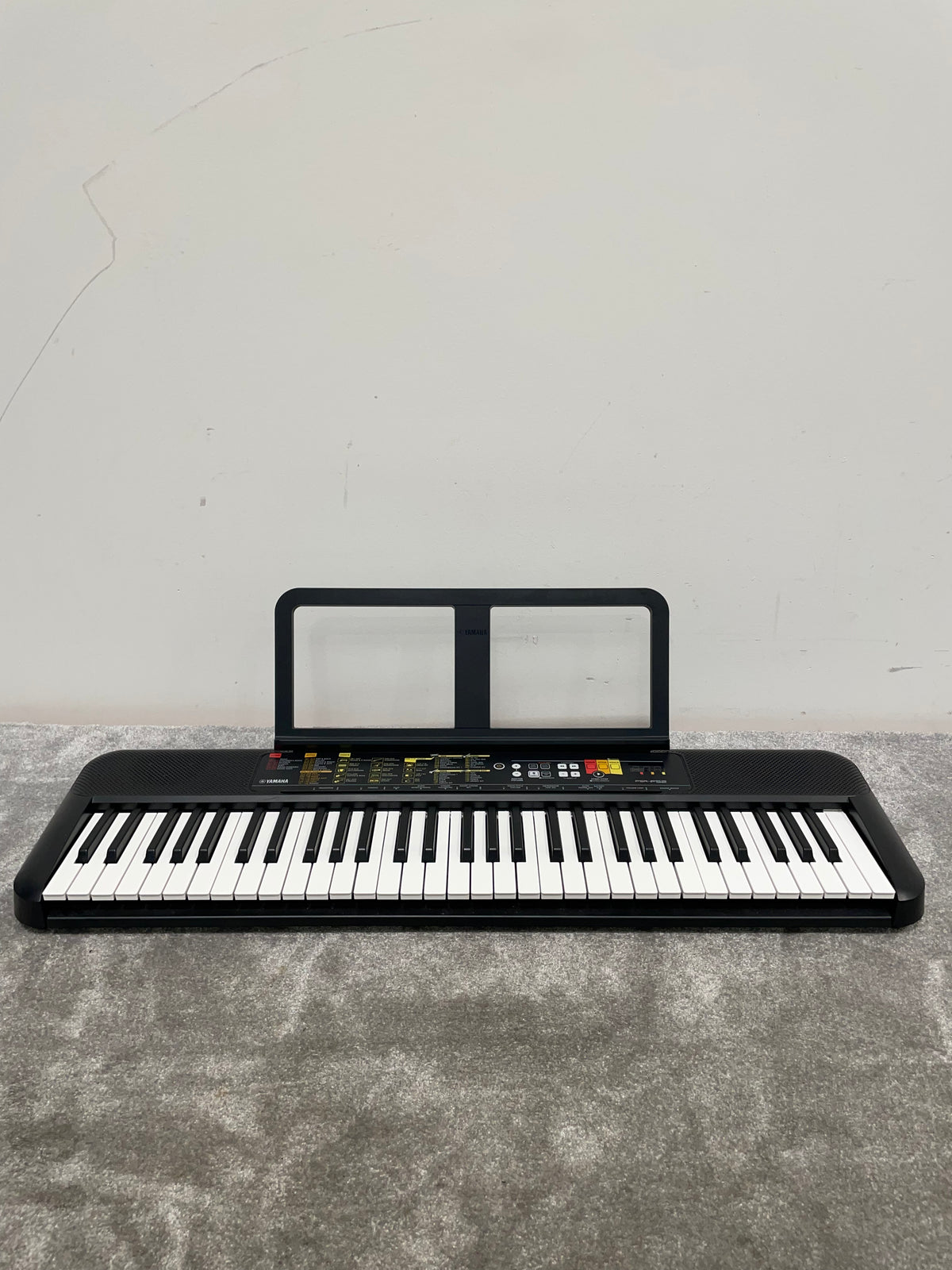 Yamaha PSR F52 - Portable Keyboard, 61 Keys - Excellent w/ Original Box