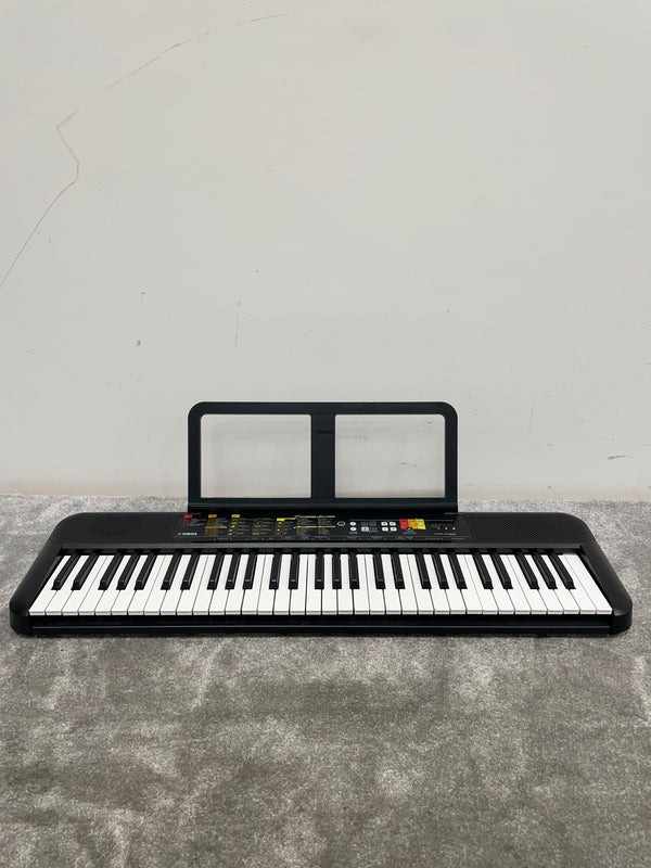 Yamaha PSR F52 - Portable Keyboard, 61 Keys - Excellent w/ Original Box