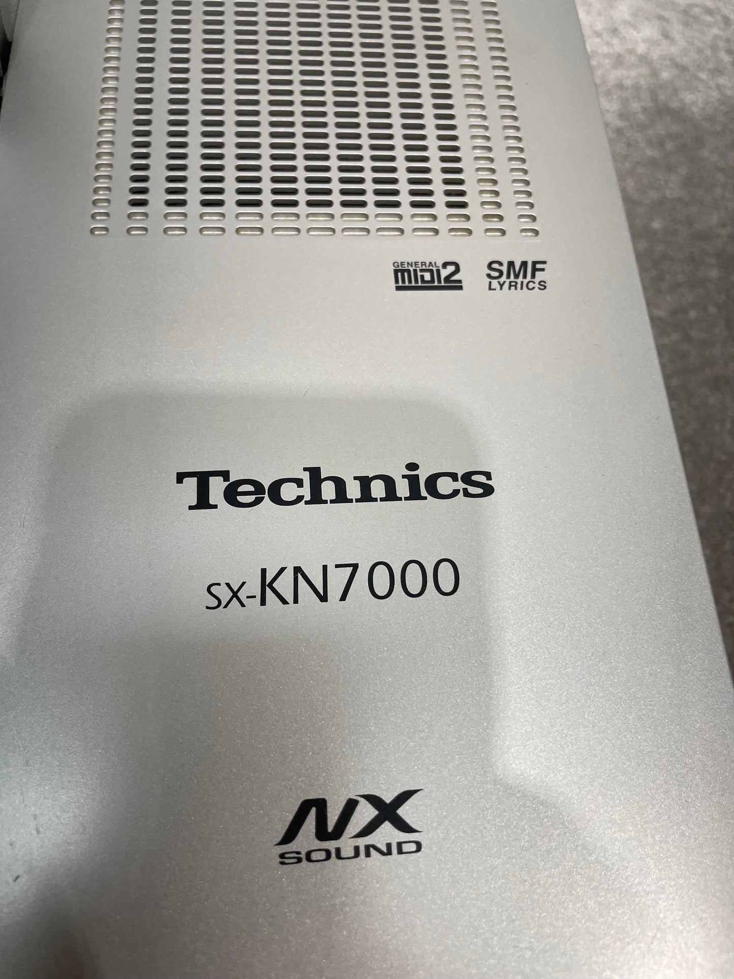 Technics SX-KN7000 - 61-Key Arranger Workstation - Good w/ Hard Case