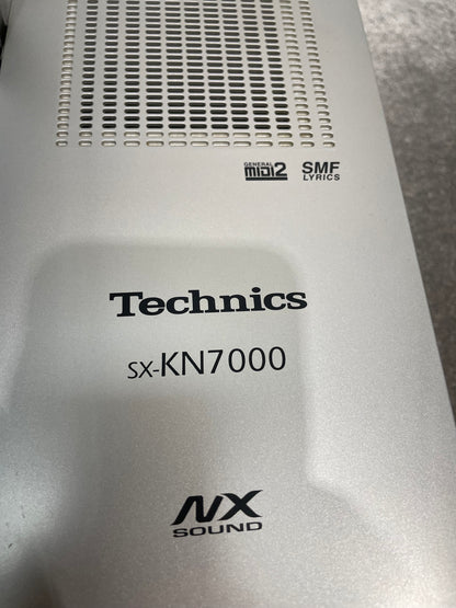 Technics SX-KN7000 - 61-Key Arranger Workstation - Good w/ Hard Case