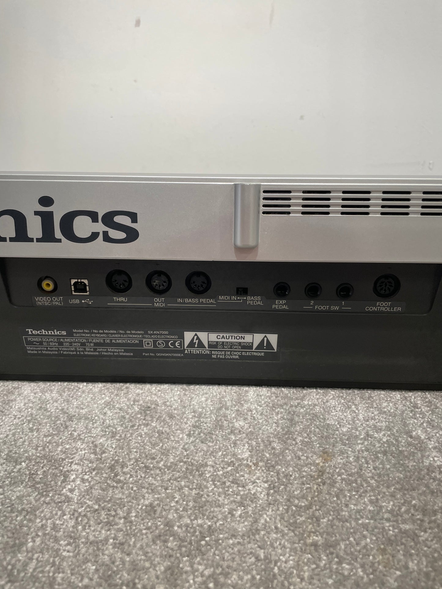 Technics SX-KN7000 - 61-Key Arranger Workstation - Good w/ Hard Case