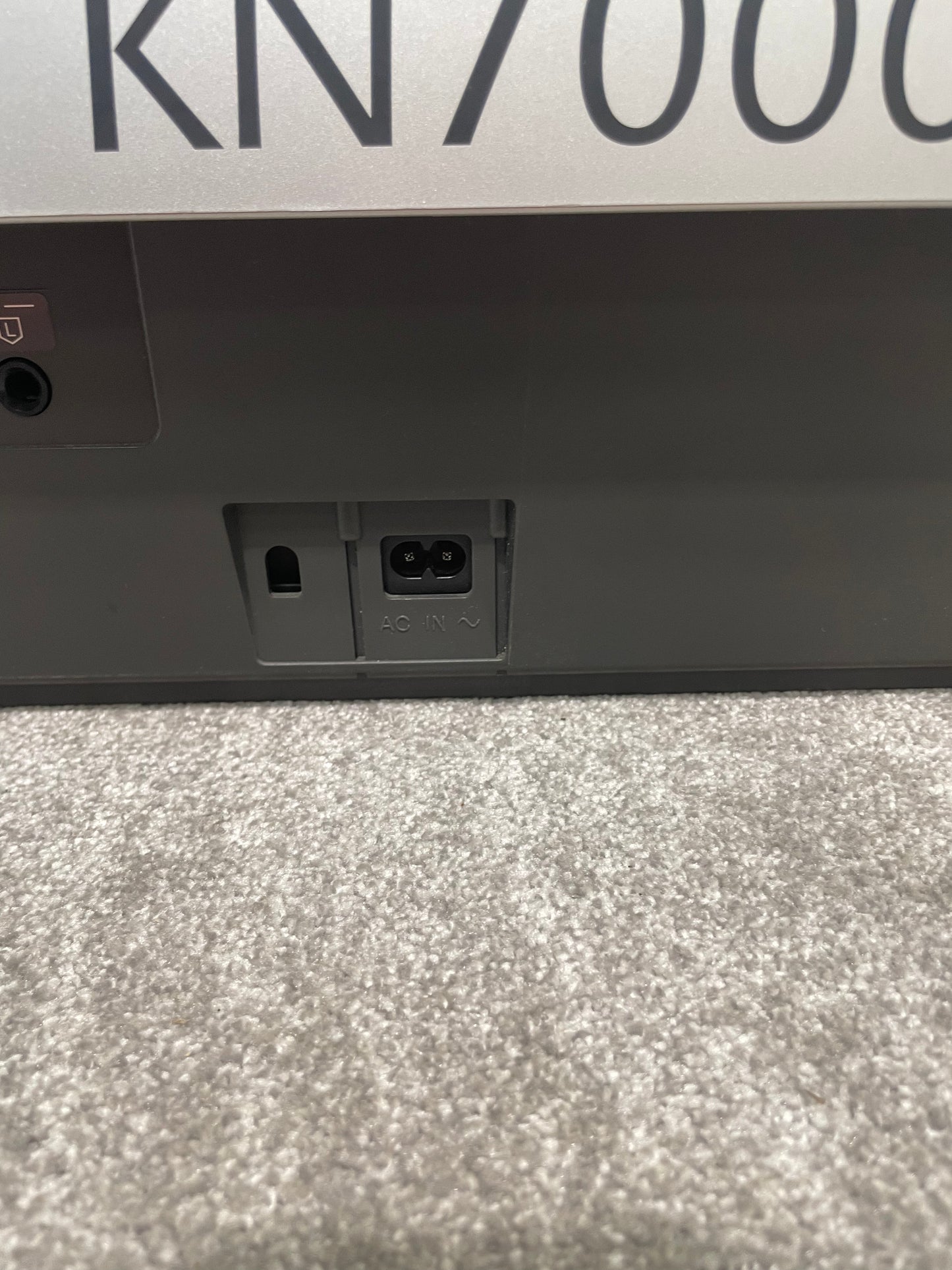 Technics SX-KN7000 - 61-Key Arranger Workstation - Good w/ Hard Case