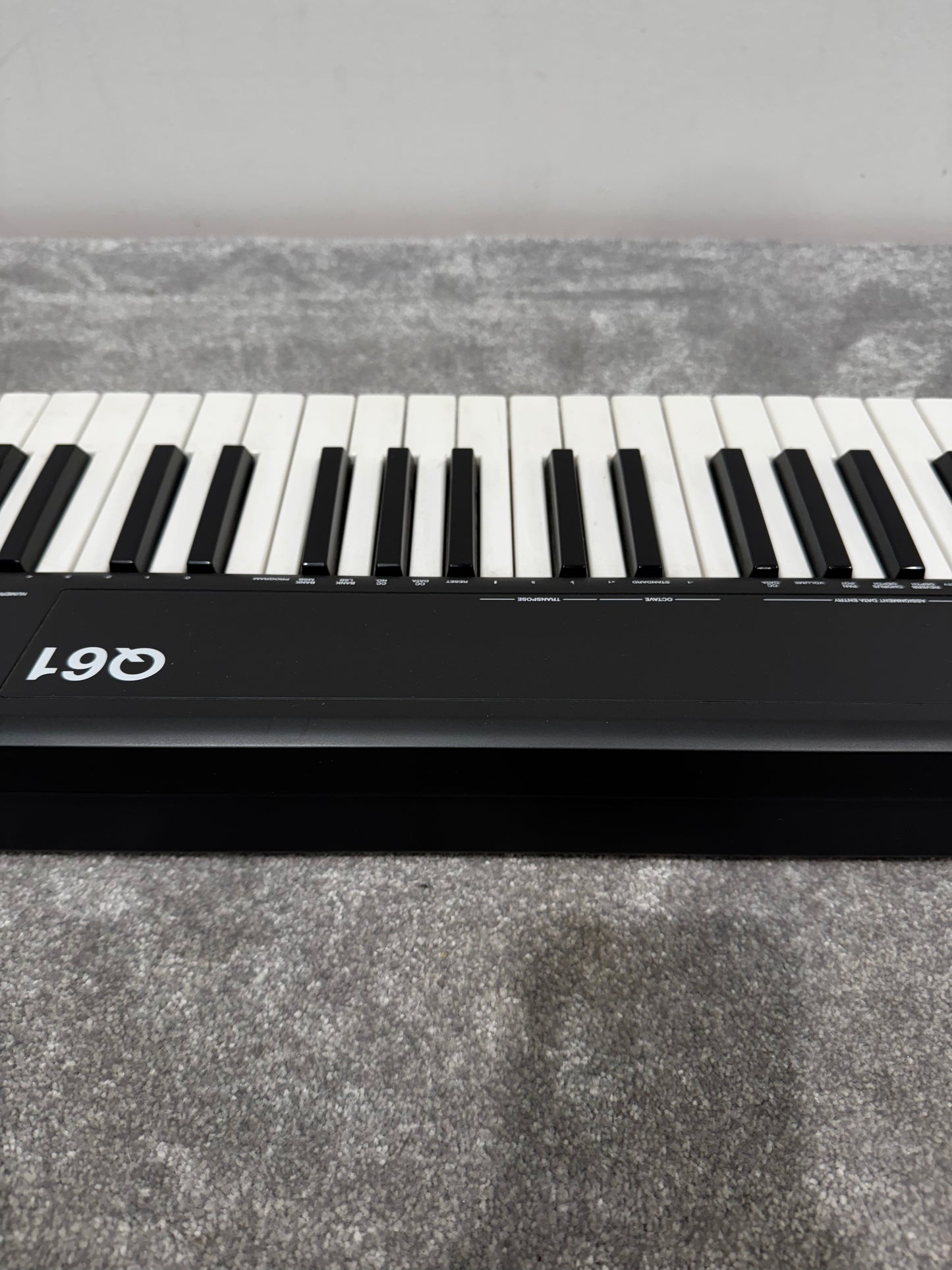 Alesis Q61 61-key USB MIDI Controller - Very Good