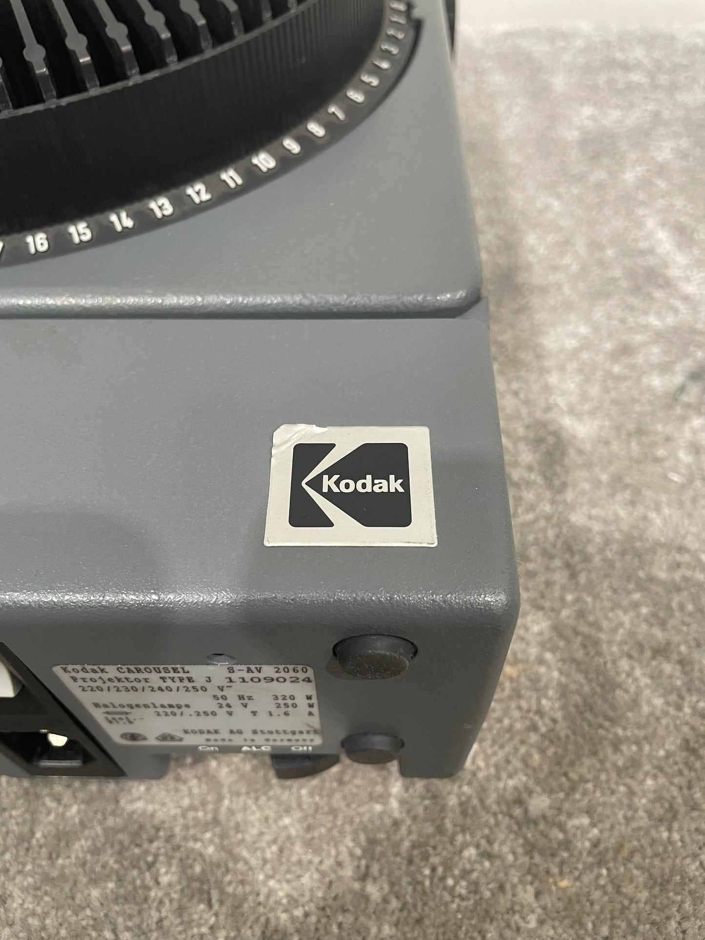 Kodak Carousel S-AV 2060 Projector - Classic Slide Projector - Fair w/ Hard Case