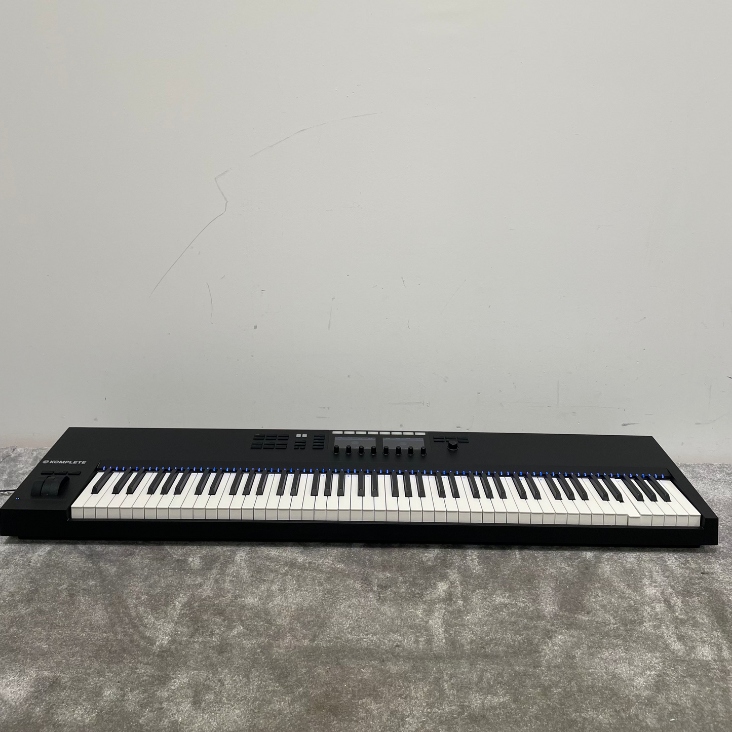Native Instruments Komplete Kontrol S88 MK2 - 88-Key Keyboard - Fair w/ Original Box & Accessories