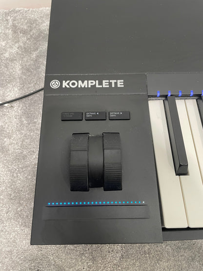 Native Instruments Komplete Kontrol S88 MK2 - 88-Key Keyboard - Fair w/ Original Box & Accessories