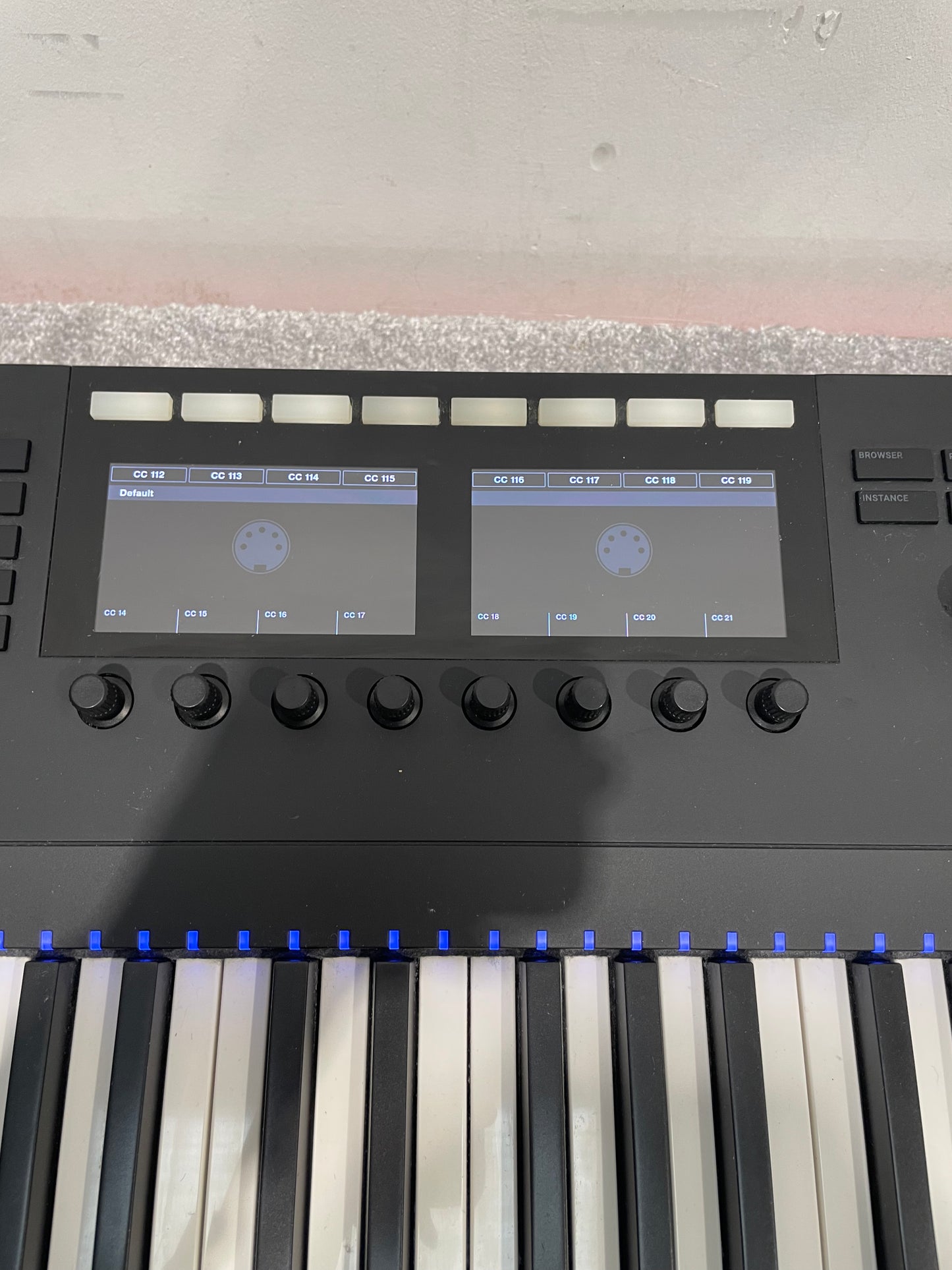 Native Instruments Komplete Kontrol S88 MK2 - 88-Key Keyboard - Fair w/ Original Box & Accessories