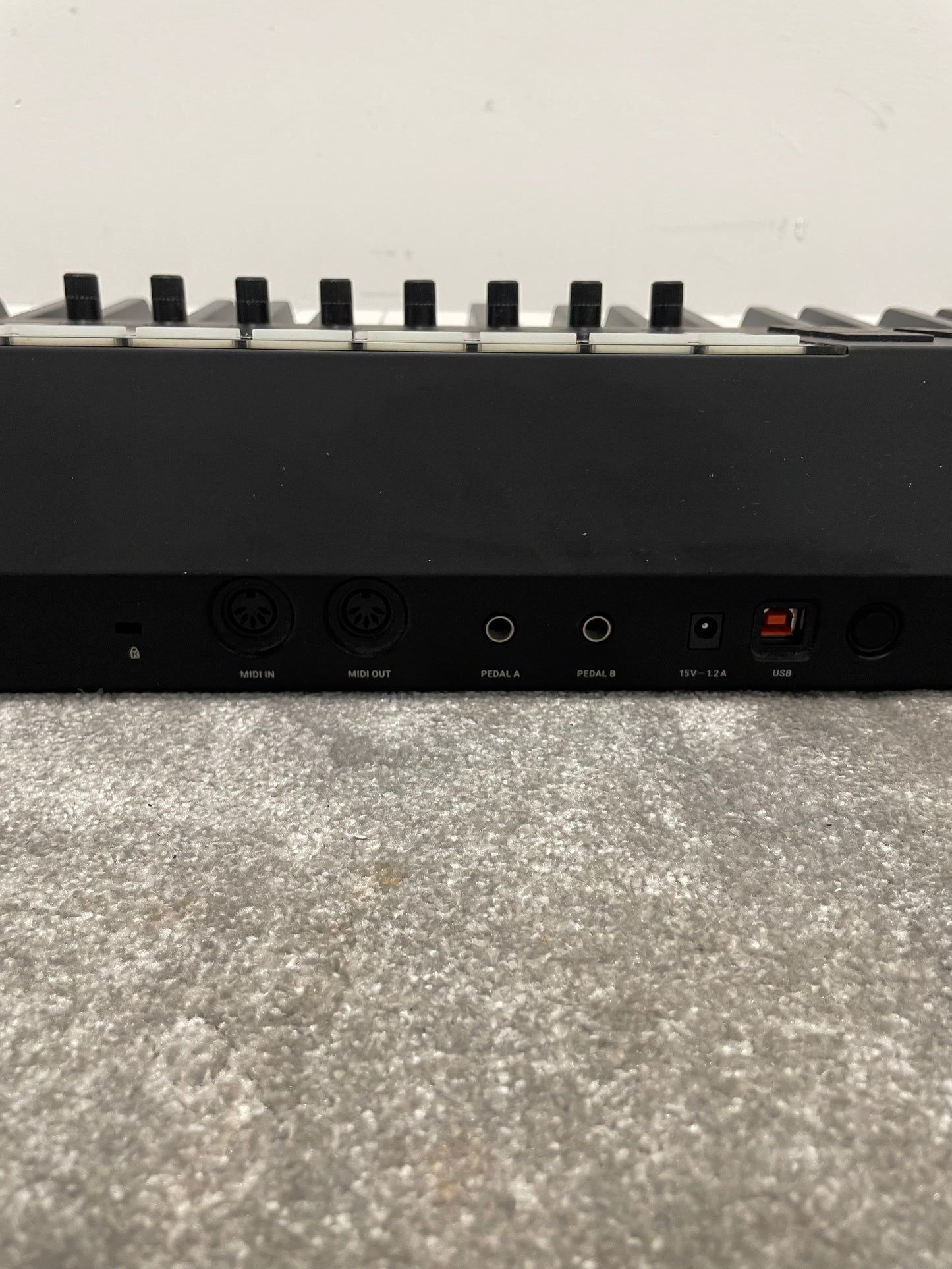 Native Instruments Komplete Kontrol S88 MK2 - 88-Key Keyboard - Fair w/ Original Box & Accessories