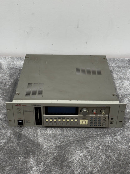 Akai S3200 Sampler - 16-bit/44.1kHz Sampling - Fair (Read Description)