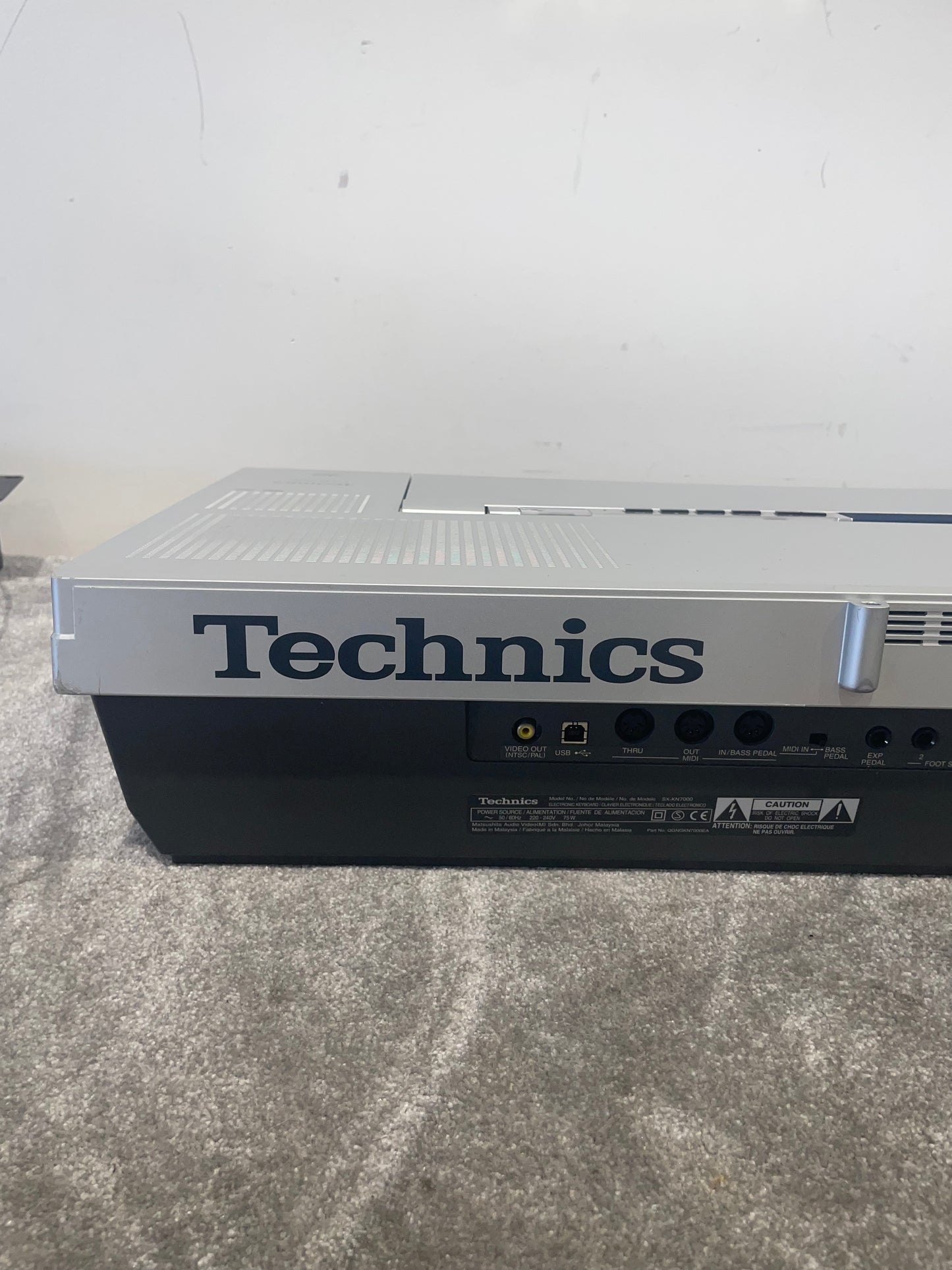 Technics KN7000 - Arranger Workstation Keyboard - Excellent w/ Power Supply & Soft Case