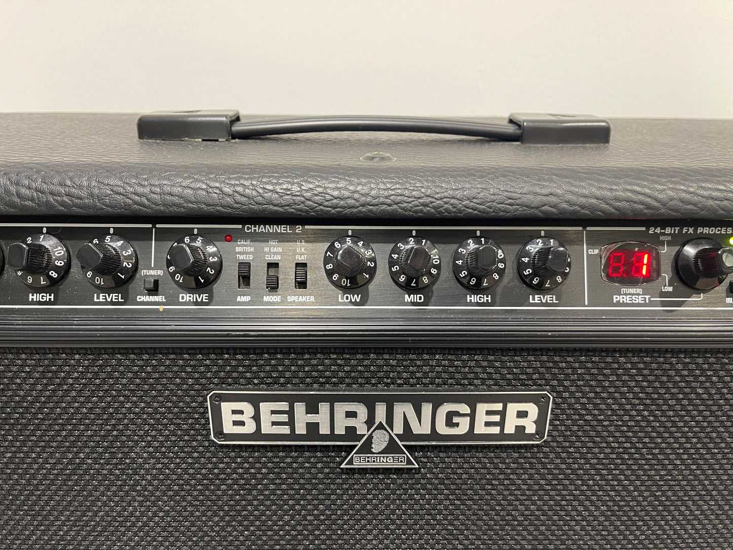 Behringer V-Tone GMX212 Elerctric Guitar 2 channel Amp 60W per channel