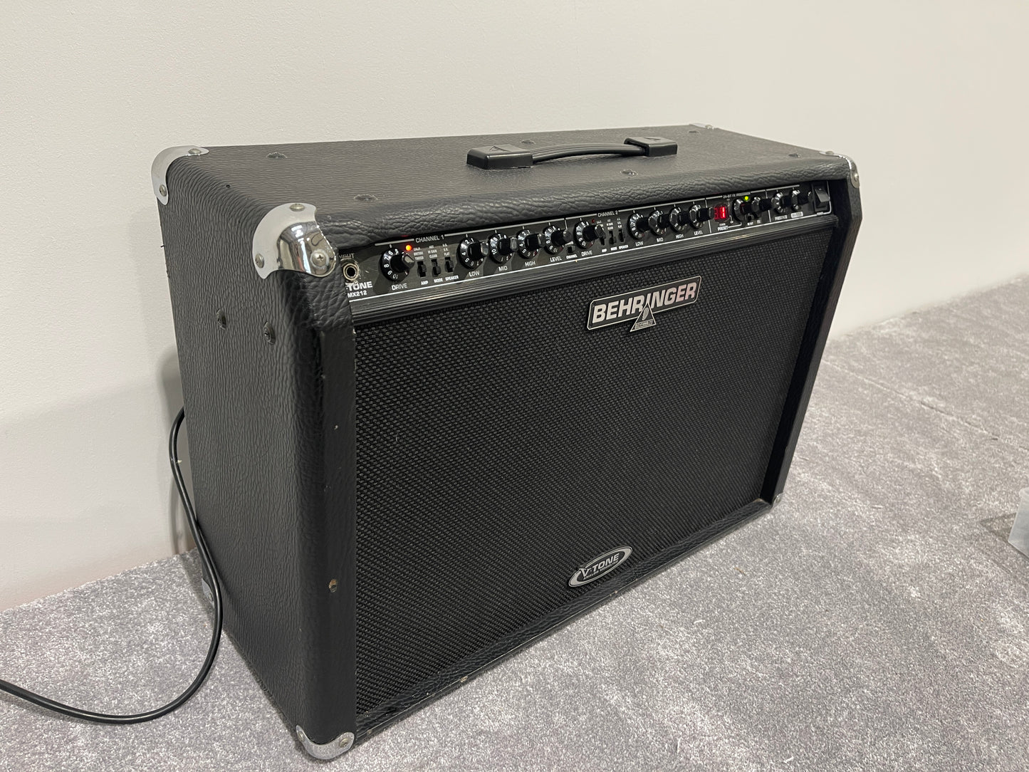Behringer V-Tone GMX212 Elerctric Guitar 2 channel Amp 60W per channel