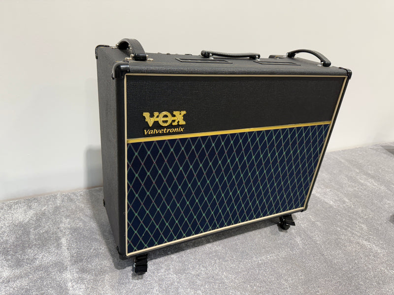 Vox AD120VT Guitar Amplifier with Vox VC4 Foot Controller and Amp Covers - Image 2