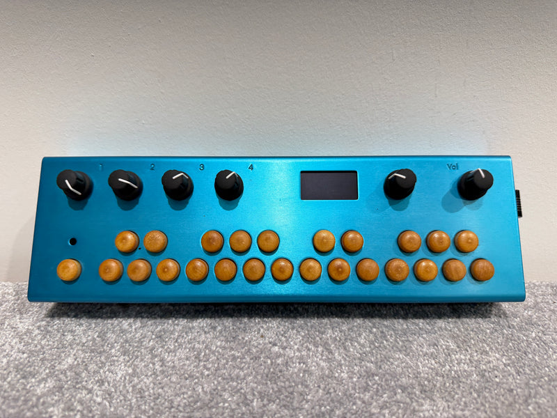 Critter & Guitari Organelle - Synth / Sampler / Drum Machine / Sequencer / Music Maker - with Case / Power Supply - Image 1