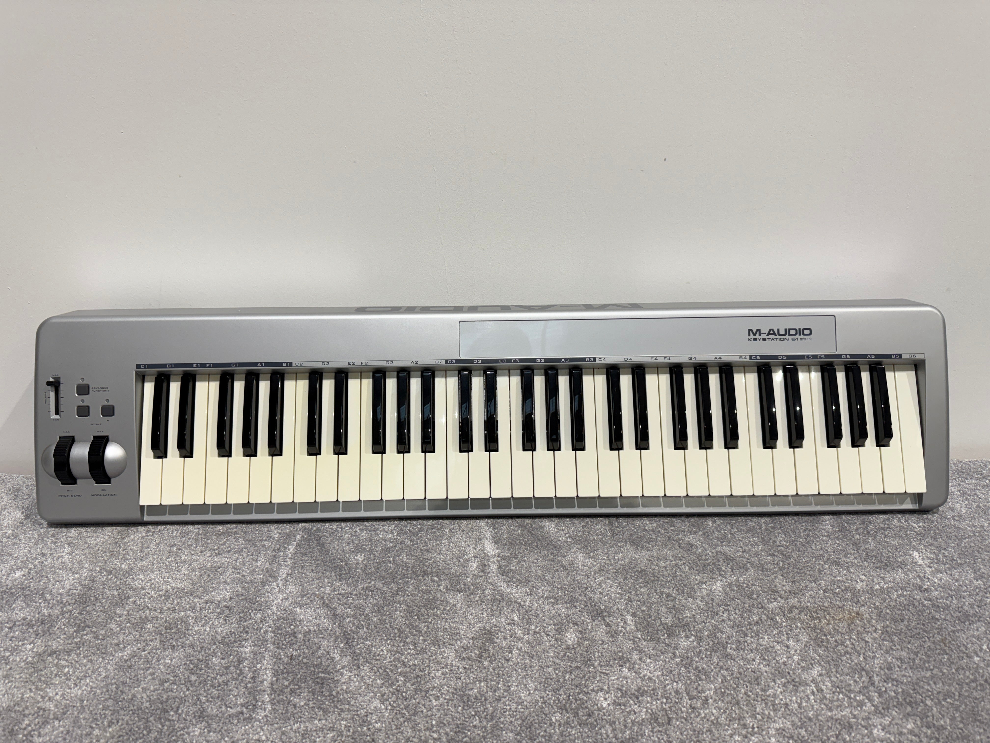 M-Audio Keystation 61es Semi Weighted USB Midi Controller / Keyboard ...