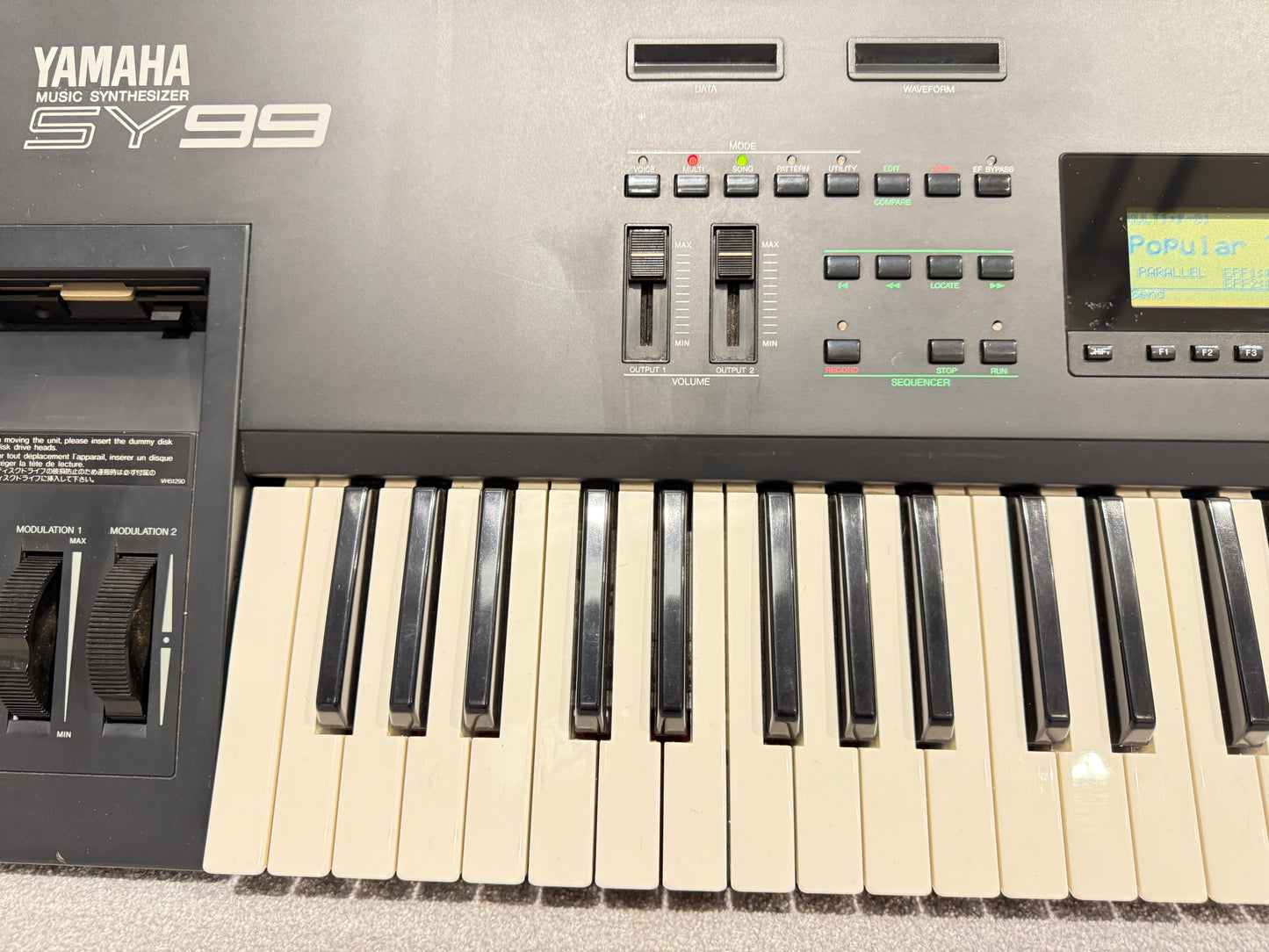Yamaha SY99 Keyboard Synthesiser
