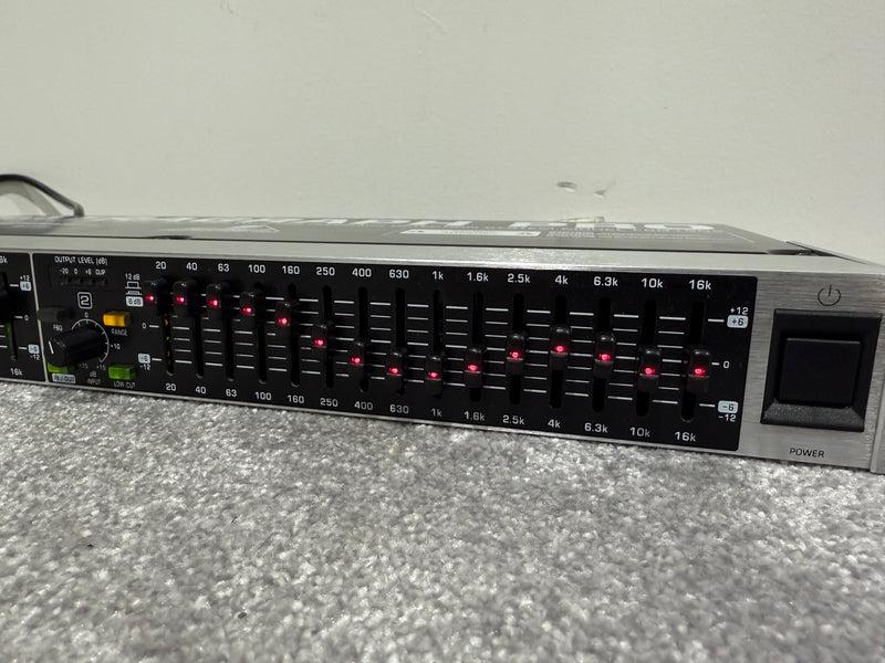 Behringer Ultragraph Pro - Graphic Equaliser (Rack Mountable) - Image 3