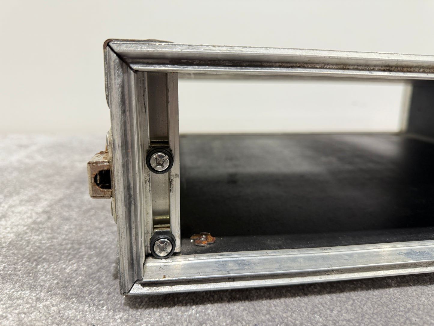 Flight Case for DJ / Disco Equipment - Size 2U with Handle