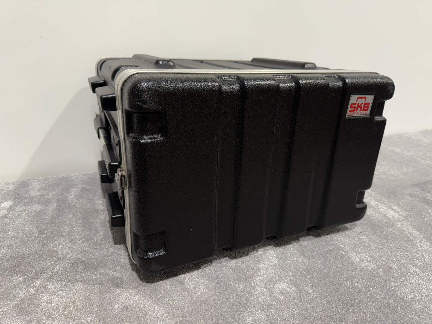 SKB 4u Plastic / Metal Rack Mount Flight Case