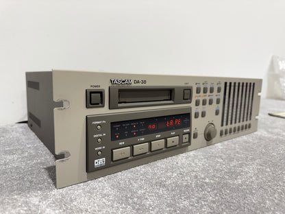 Tascam DA-38 - Digital Multitrack Recorder