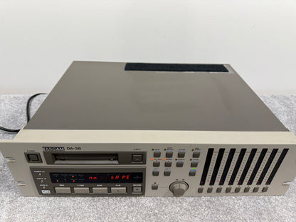 Tascam DA-38 - Digital Multitrack Recorder