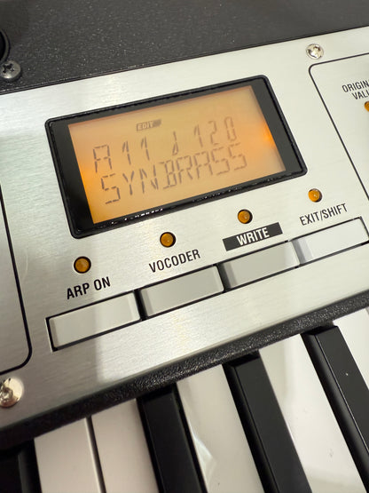 Korg microKORG XL - Synthesiser / Vocoder - 37 key mini keyboard - 128 sounds - Boxed