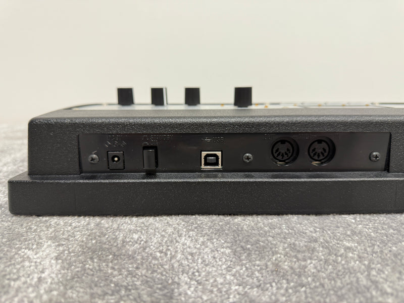 Korg microKORG XL - Synthesiser / Vocoder - 37 key mini keyboard - 128 sounds - Boxed - Image 6