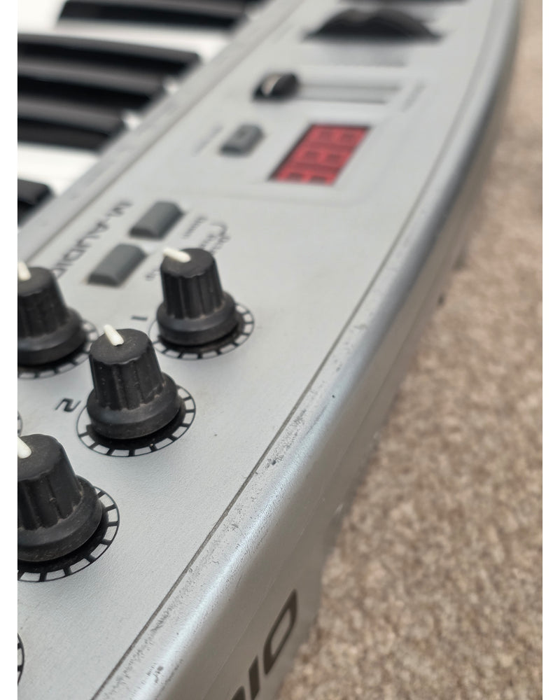 M-Audio Oxygen 8 - MIDI Controller - Good - image 12