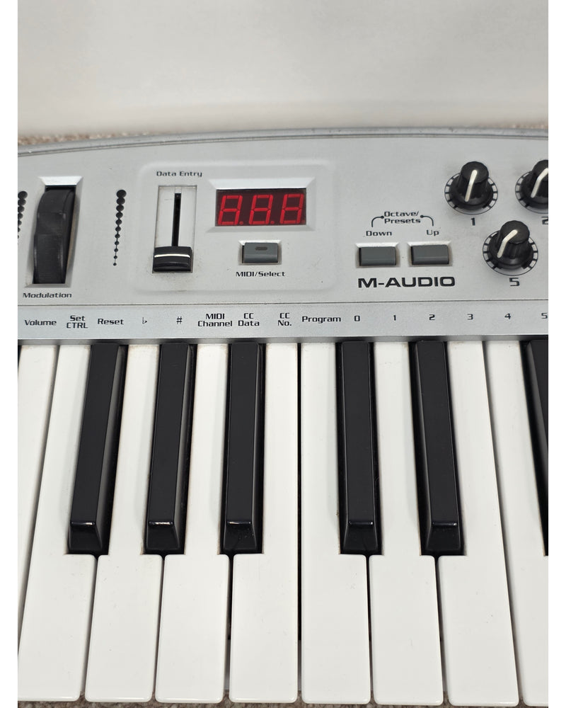 M-Audio Oxygen 8 - MIDI Controller - Good - image 3