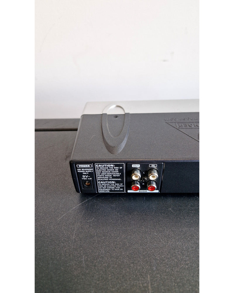 Behringer MiniMix MIX800 - Karaoke System - Silver - Excellent w/ Original Box, Manuals, Power Supply - Image 3