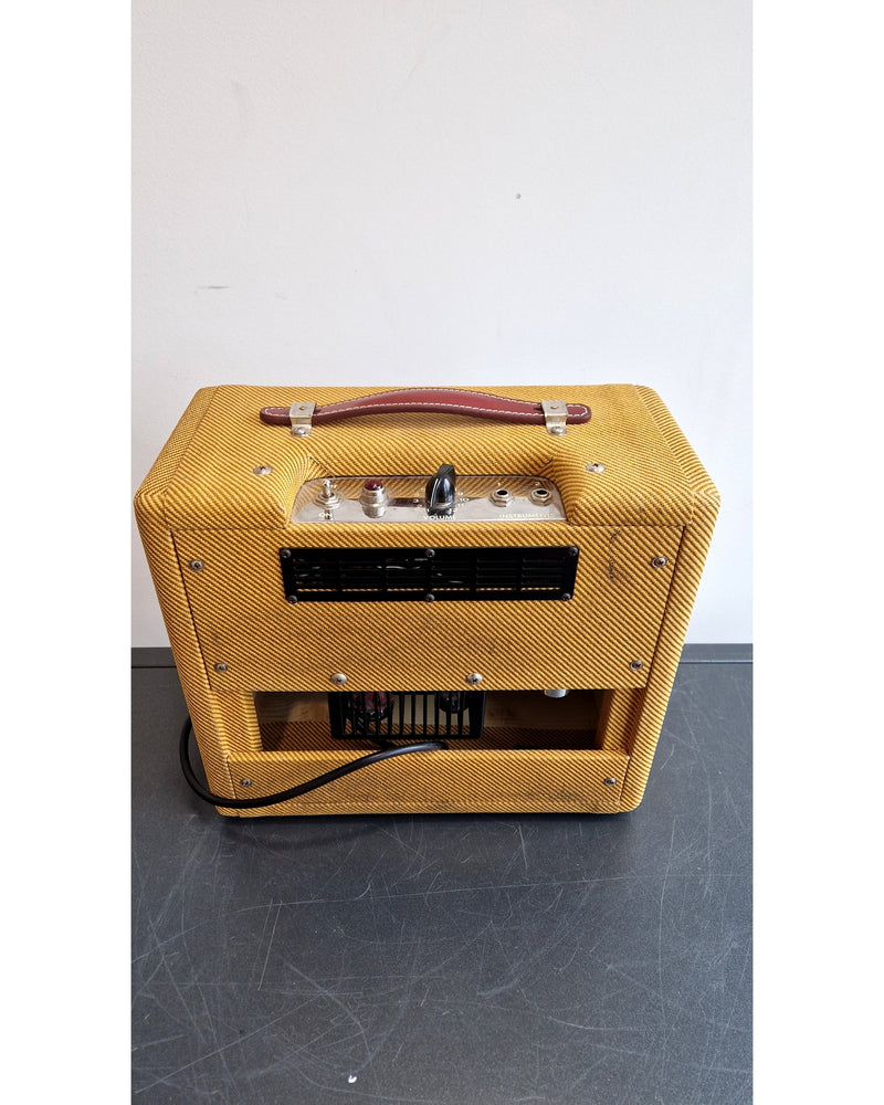 Fender 57 Champ - Guitar Amplifiers - Very Good w/ Soft Case - Image 2