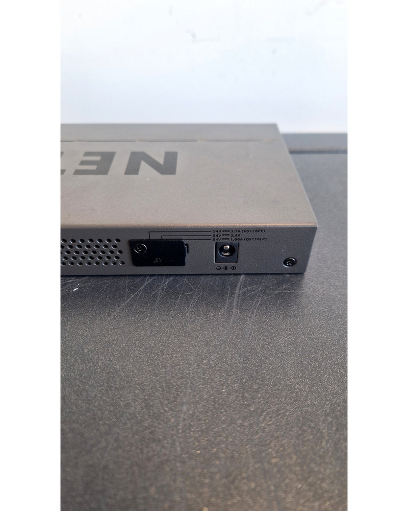 Netgear GS116PP - 16 way ethernet converter - Excellent w/ power supply - Image 9